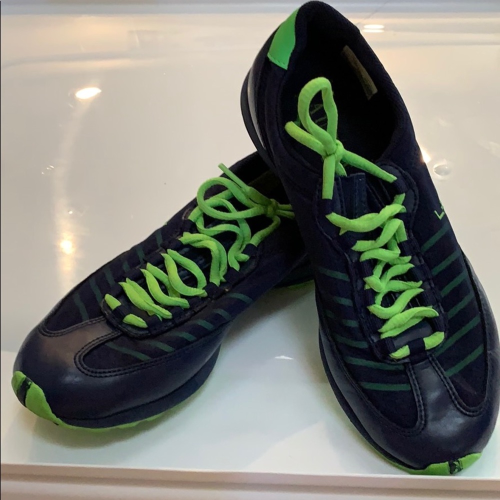 Athletic shoes